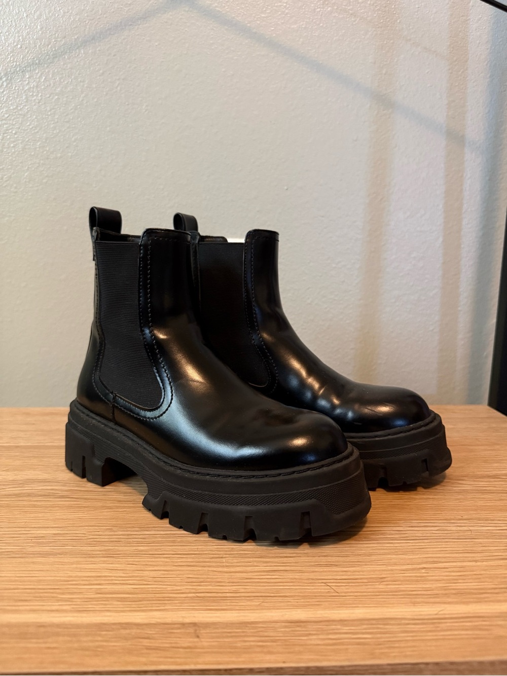 Black Chunky Chelsea Boots